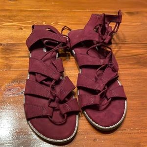 burgundy Old Navy sandal